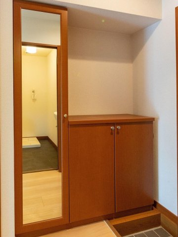 玄関　姿見ミラー付きの靴箱