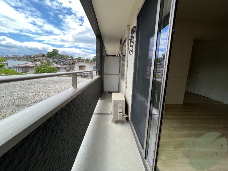 バルコニー　広めのバルコニーです。洗濯物がたくさん干せそうです。