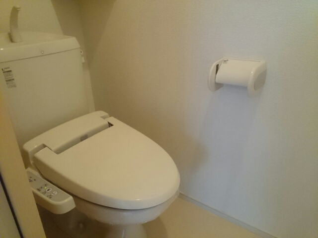 トイレ　温水洗浄便座付き♪