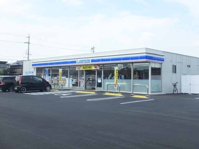 コンビニ　ローソン松阪鎌田町店（コンビニ）まで358m