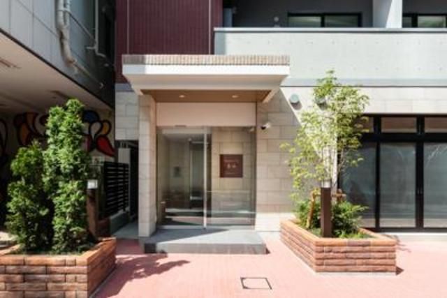 エントランス　落ち着いたエントランスです