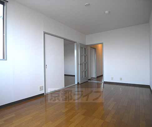 居室・リビング　８帖の広いお部屋です。