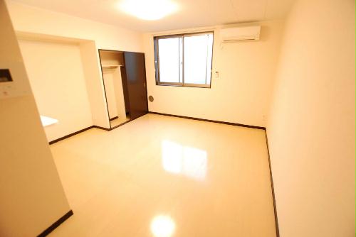 居室・リビング　※1Ｆはフローリング　2Ｆは絨毯使用です。