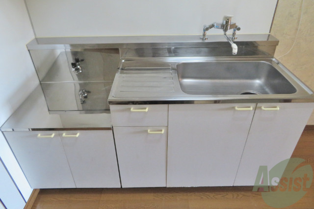 キッチン　キッチンは切る所もあり使いやすそうです。