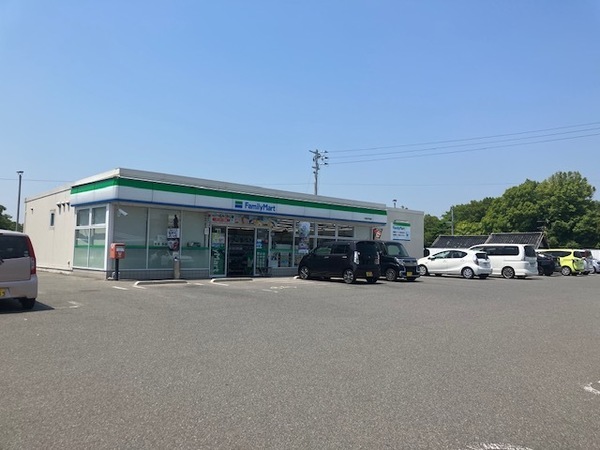 コンビニ　ファミリーマート（コンビニ）まで1774m