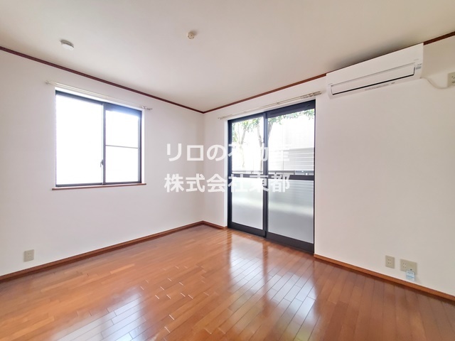 居室・リビング　２面採光なので、明るく風通しのよい過ごしやすいお部屋です♪