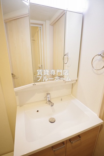 洗面設備　3面鏡のシャンプードレッサーです！