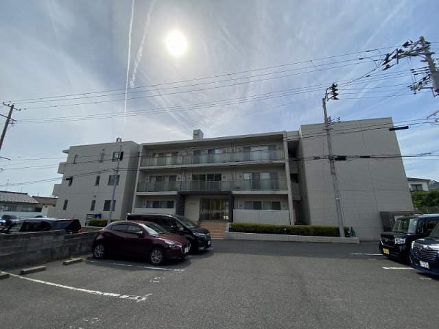 建物外観　3階建てのマンション★