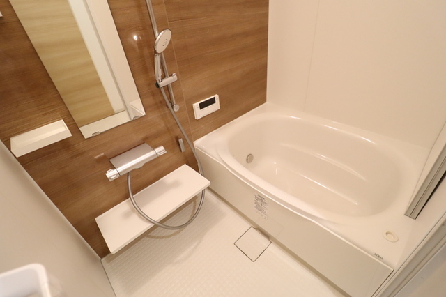 バス・シャワールーム　追い焚き給湯