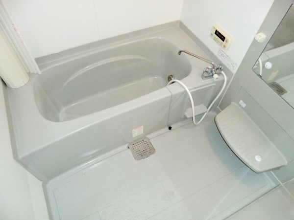 バス・シャワールーム　浴室乾燥機・追い炊き機能付きで便利