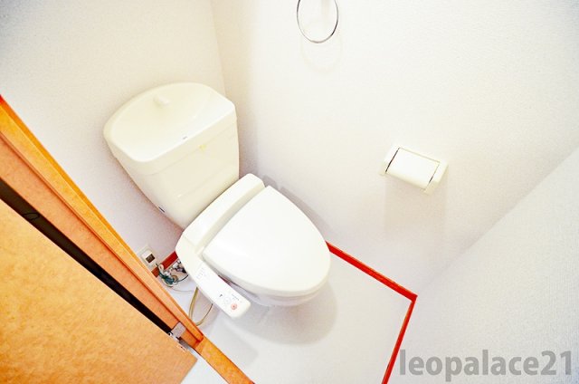 トイレ　実際のお部屋と異なる場合がございます。