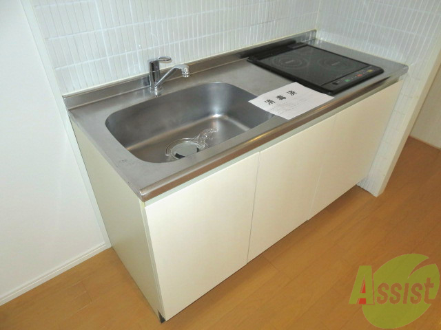 キッチン　十分な大きさのキッチンですね。思う存分、料理を楽しめます。