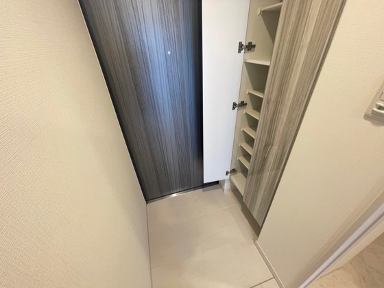 玄関　※別部屋の写真です