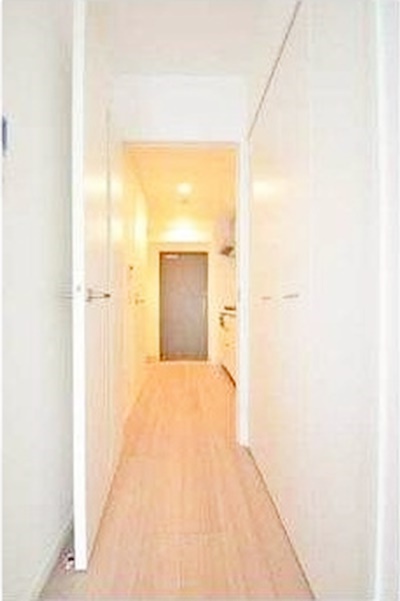 玄関　【白基調のきれいな内装♪】駅近、人気の広め1Kおすすめ！