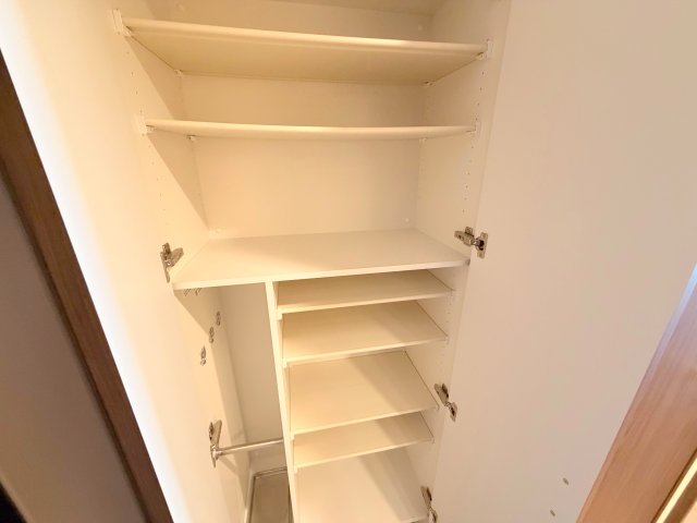 収納　大きいシューズボックスは靴がいっぱい入れれますね。