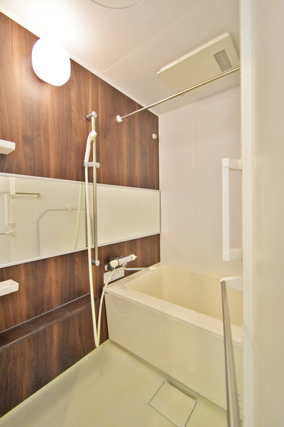 バス・シャワールーム　浴室乾燥機付き