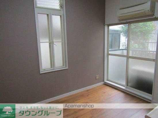 居室・リビング　庭