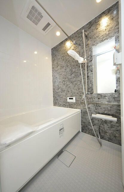 バス・シャワールーム　落ち着いた空間のお風呂です