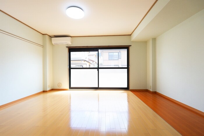 居室・リビング　ゆったり１０帖の洋室