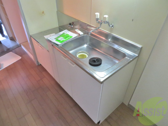 キッチン　一人暮らしには十分な大きさのキッチンですね。