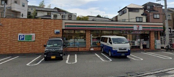 コンビニ　セブンイレブン横浜別所３丁目店（コンビニ）まで106m
