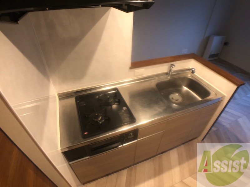 キッチン　システムキッチン完備で２口ついているので料理もできます！