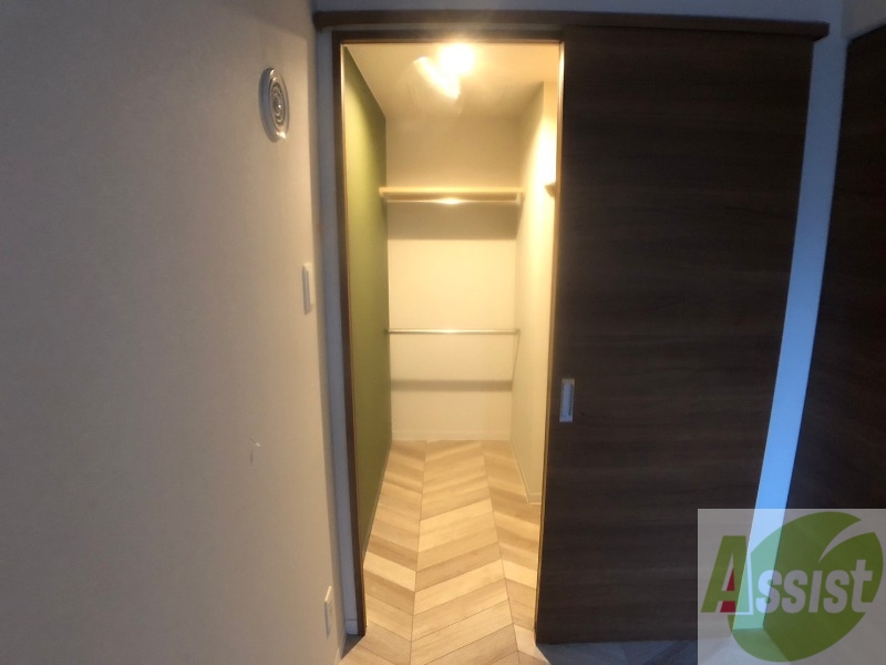 収納　クローゼットは奥行きもあり、荷物が多い方でも安心です。