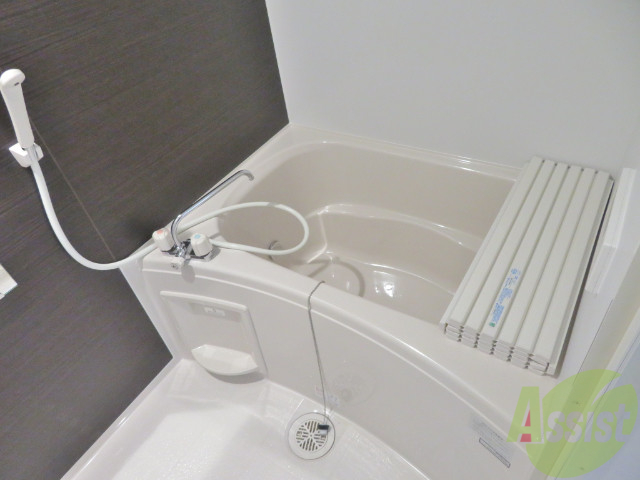 バス・シャワールーム　こちらはお風呂。一日の疲れをここで癒してください。