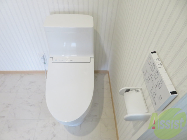 トイレ　ウォシュレット機能がついたトイレです。安心して使用できますね