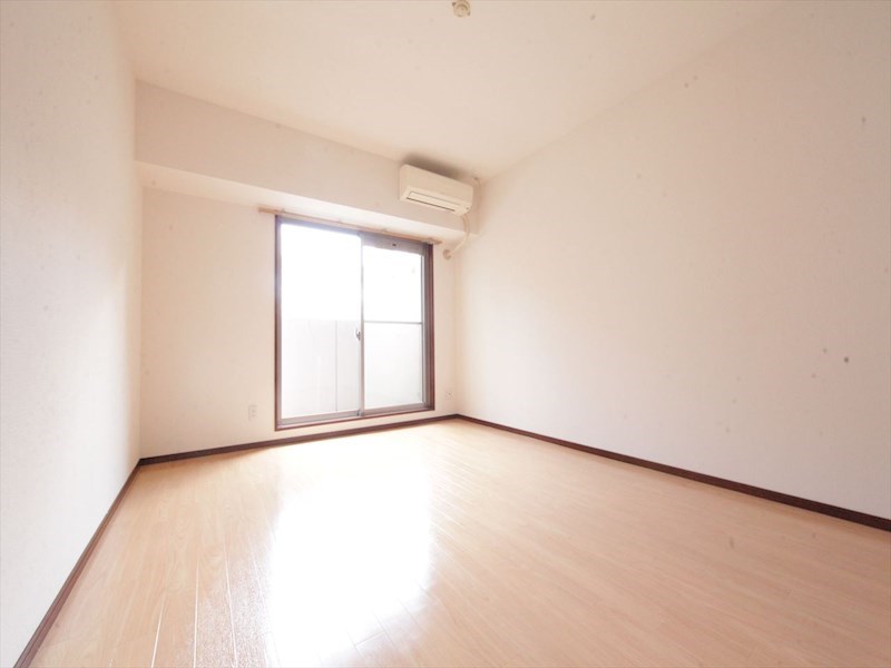 その他部屋・スペース　洋室8.3帖　エアコン完備　バルコニー