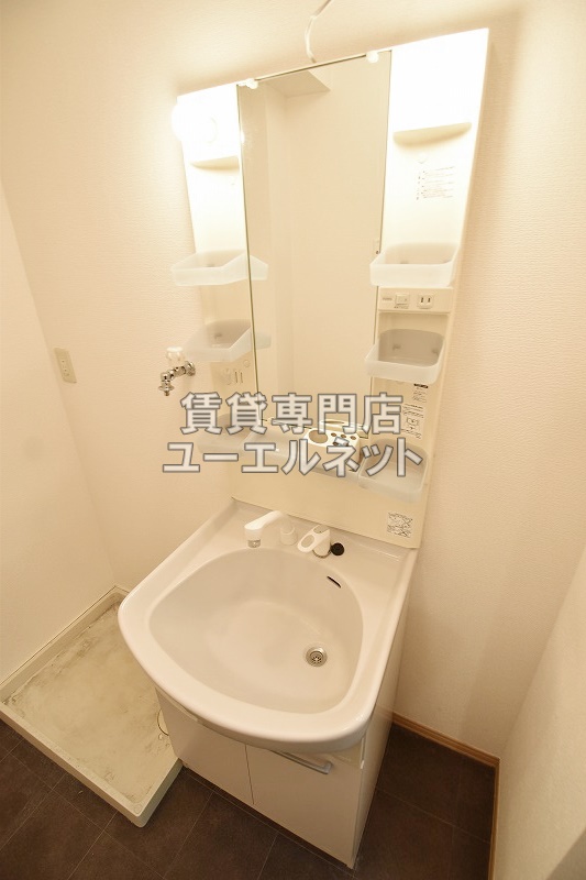 洗面設備　シャワー付洗面台