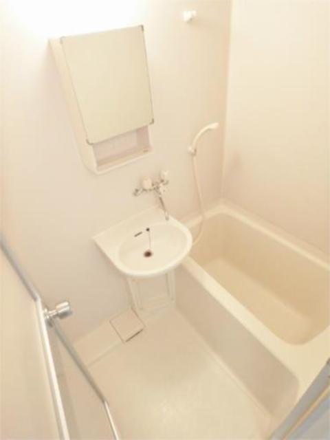 バス・シャワールーム　鏡有り