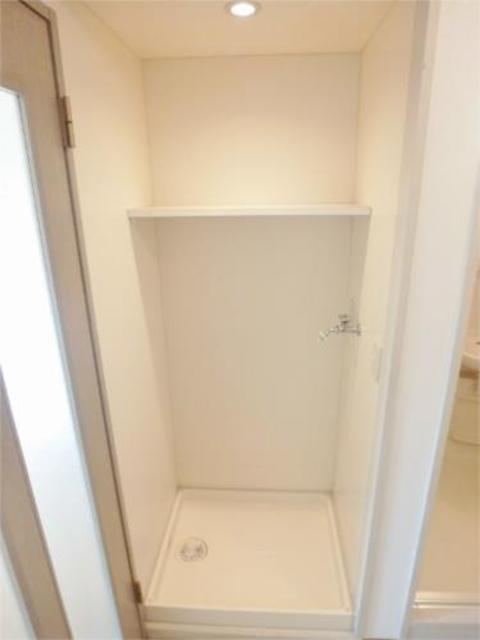 洗面設備　棚有り　扉あり