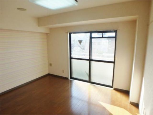 居室・リビング　室内きれいにリフォームされていますひあ