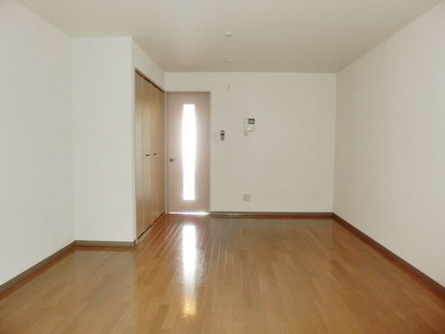 その他部屋・スペース　バルコニー側からの居室です