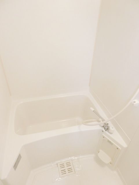 バス・シャワールーム　一日の疲れを癒せるバスルームです