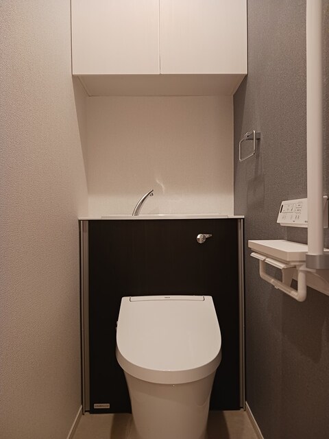 トイレ　温水洗浄便座