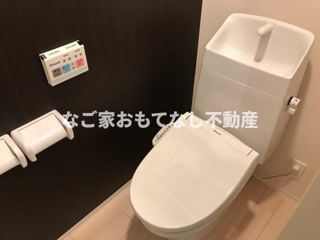 トイレ　※写真は別号室