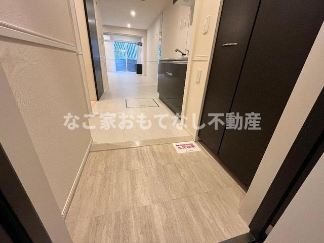 玄関　※写真は別号室