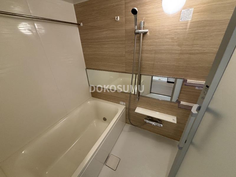 バス・シャワールーム　一日の疲れをやさしく癒やす、清潔感あふれるリラックスバス。