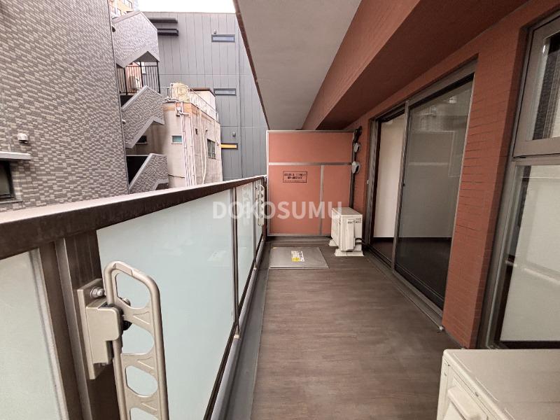 バルコニー　心地よい風と光を感じる、暮らしの楽しみが広がる場所。