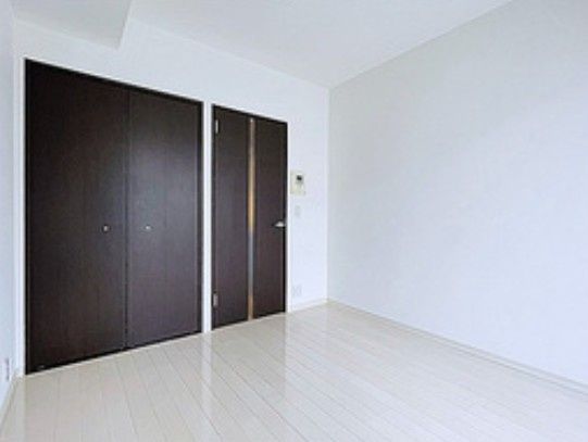 居室・リビング　☆明るい洋室☆