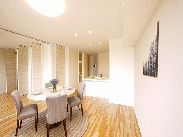 居室・リビング　こちらの居間で趣味の時間をお楽しみください