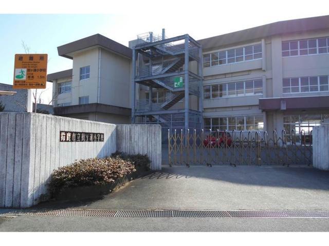 小学校　鈴鹿市立鼓ケ浦小学校（小学校）まで1026m