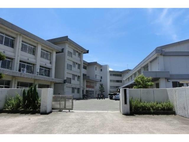 中学校　鈴鹿市立鼓ケ浦中学校（中学校）まで1147m