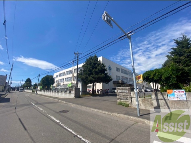 小学校　札幌市立新琴似西小学校（小学校）まで174m