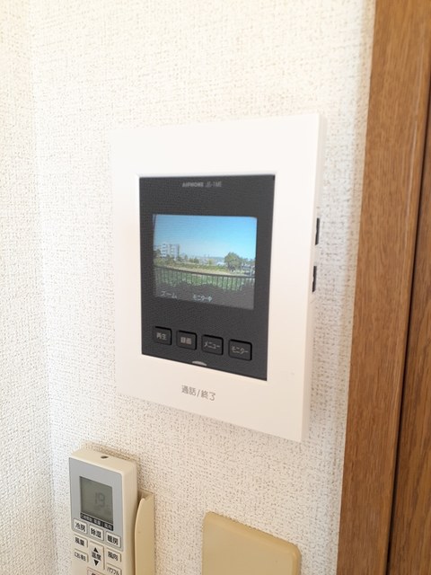 セキュリティ　玄関外の来客者が確認できる安心な防犯設備ＴＶモニターホン♪