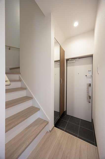 玄関　※写真は同タイプ住戸です。