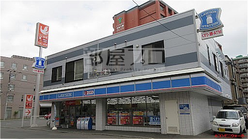 コンビニ　ローソン札幌南7条西店（コンビニ）まで212m