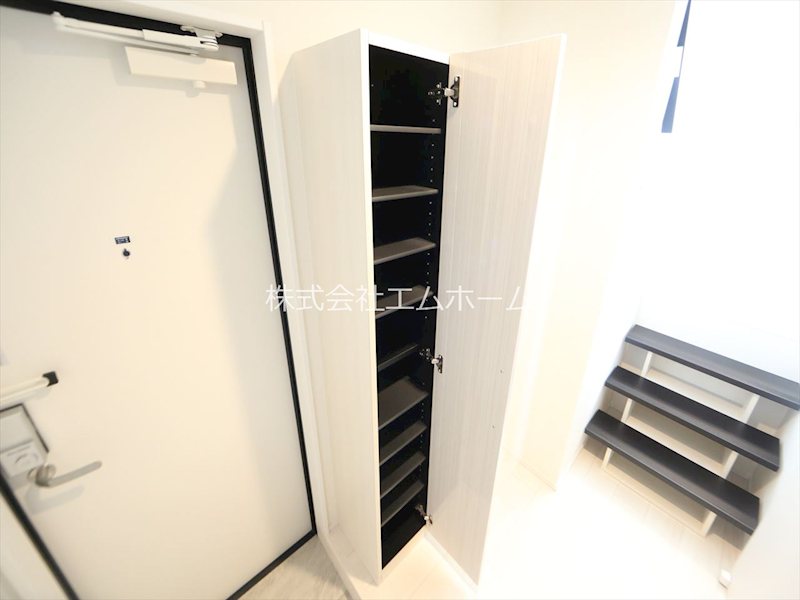 玄関　玄関　シューズボックス付